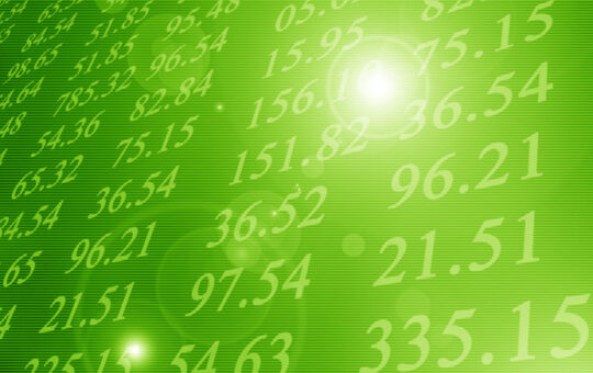 Crypto market recovering, techs drag SPX500 down