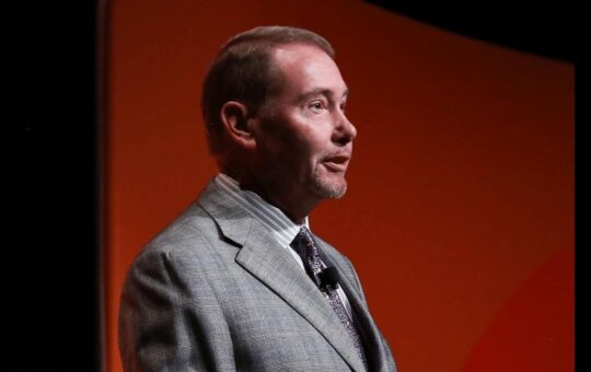 Bond King Jeffrey Gundlach Thinks BTC Could Sink to $10K