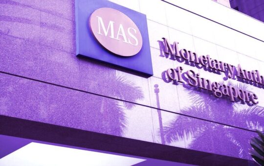Singapore's Finance Regulator Mulls 'Limits on Retail Participation' in Crypto