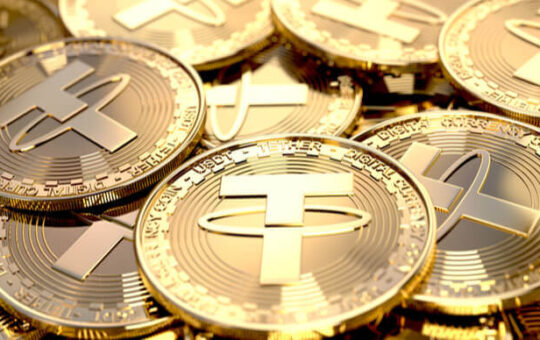 Gros plan sur une pile de coins Tether