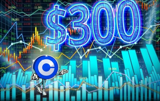 Coinbase stock breaks $300 for first time since 2021