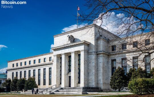 Fed Governor: Guardrails Essential for Stablecoins to Modernize Finance