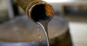 Oil reversal and crowded shorts keep crypto traders on edge